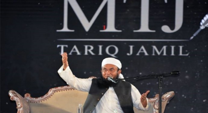 Maulana Tariq Jameel inaugurated the first outlet of his brand