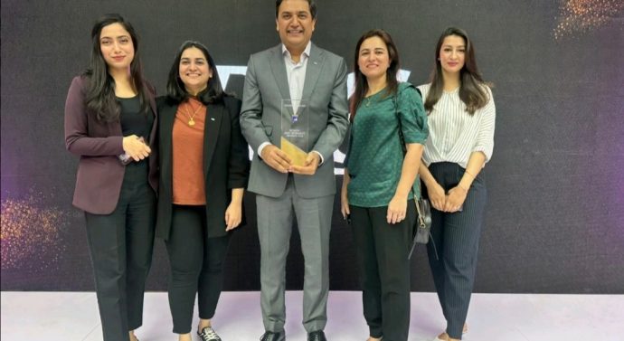 P&G Pakistan has won the OICCI Women Empowerment Award 2022 CEO P&G