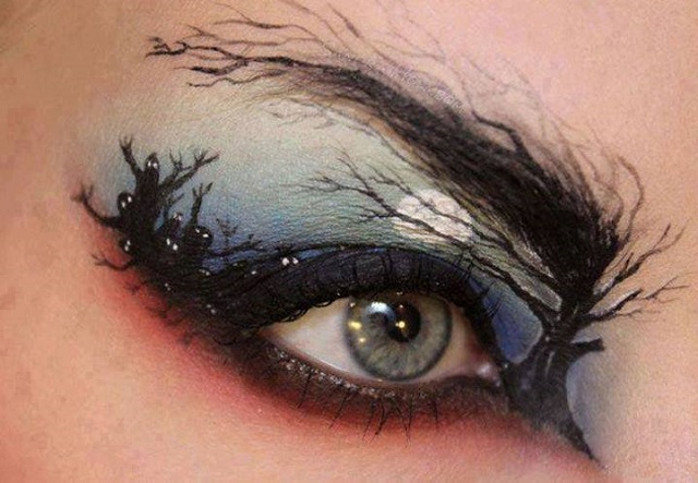 Make Yourself Halloween Through Leopard Eye Makeup