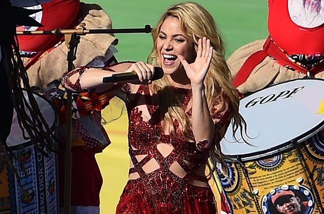 Shakira Red Hot Dress & Sizzling Performance At World Cup Final Day