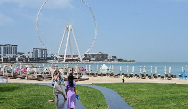 In Dubai, hotels are allowed to open private beaches