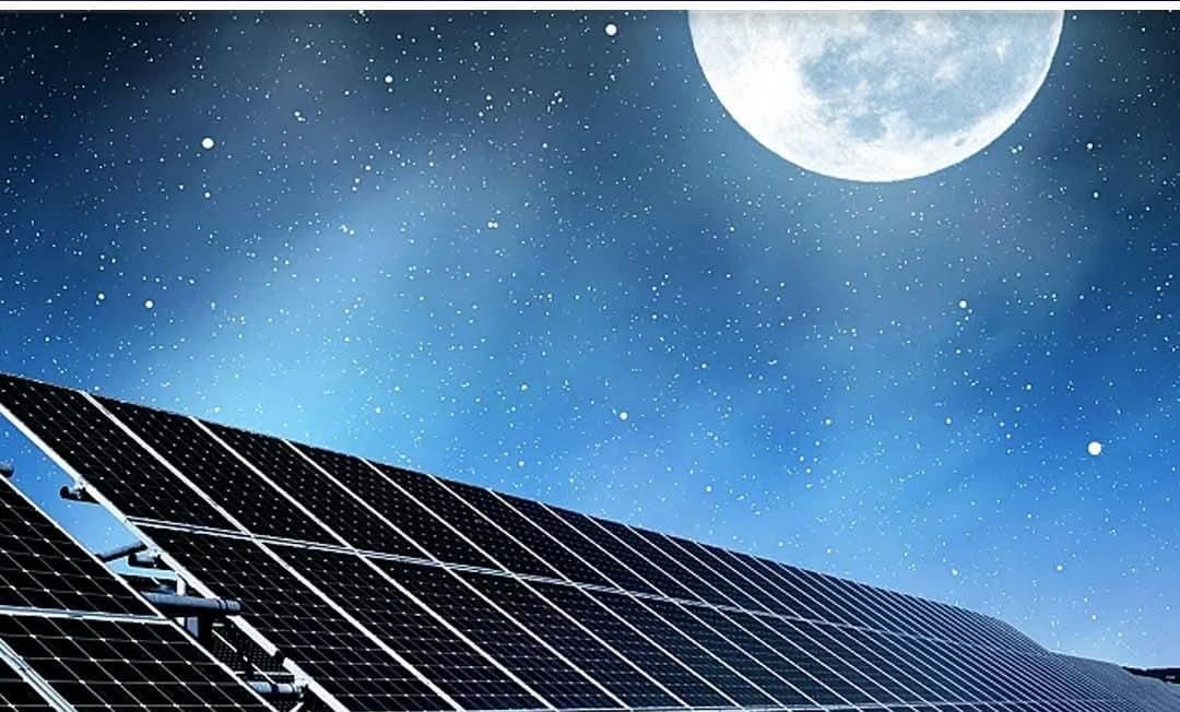 Solar panels that generate electricity at night: